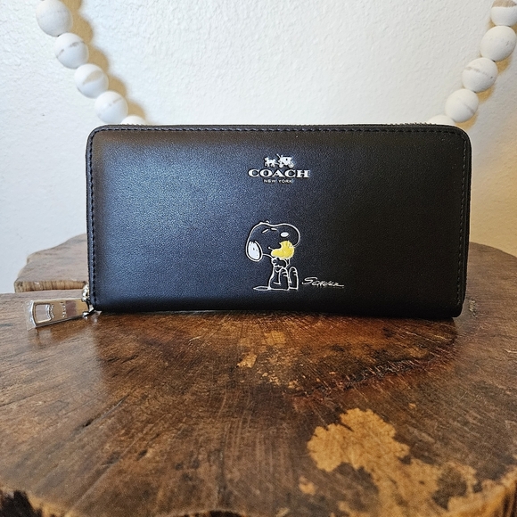 COACH Peanuts Snoopy Black Leather Accordion Zip Wallet Limited Edition NWT - Picture 2 of 13